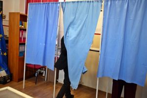 Incidente la alegerile prezidenţiale, în ţară: alegători morţi, focuri de armă, alcoolici, bătăi