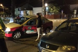 VIDEO Șocant! Momentul în care taximetristul din Botoşani este înjunghiat de client a fost surprins de camerele de supraveghere