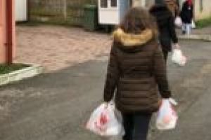 Oameni care caută un zâmbet! Campanie de donaţii pentru cei nevoiaşi