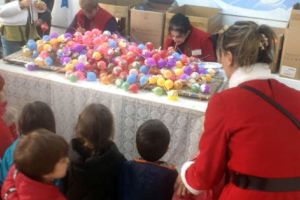 Globuleţele copilăriei la „Fabrica lui Moş Crăciun”