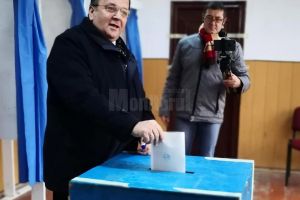 Gheorghe Flutur a votat, alături de soţie, pentru un preşedinte care să scoată Moldova şi ...