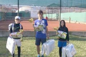 FOTO: “Trofeul Dexi”, la tenis de câmp, o competiţie reuşită | Rezultate excelente pentru competitorii din Alba