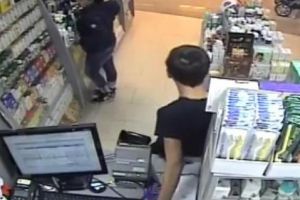 Tot mai multe furturi din magazine. Tânăr sătmărean, reţinut după ce furat din casa de marcat