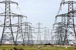România are de azi cea mai ieftină energie electrică din regiune: Pe fondul producţiei mari de energie hidro preţul a scăzut
