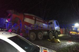 FOTO Accident mortal la Botoşani! Șoferul unei betoniere a murit strivit de mastodontul scăpat de sub control