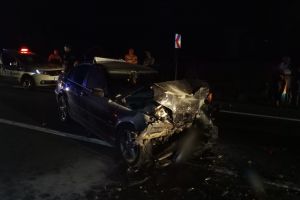 Un tânăr din Botoşani, băut, a distrus cu maşina două garduri
