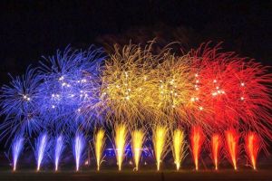 1 Decembrie 2019, la Alba Iulia: Spectacol piro-muzical „La mulţi ani, România!”. Acorduri folclorice româneşti pentru povestea scrisă pe cer