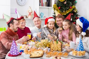 5 Motive să sărbătoreşti cu familia ACASĂ la tine 