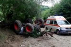 Un bărbat din Caransebeş şi-a găsit sfârşitul sub roţile unui tractor