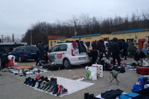 Maşinile de la Mamma Mia, folosite pe post de tarabe în talciocul din Iaşi. ITM-UL CE PĂZEȘTE? Opriţi golăniile patronului Florin Marcu!