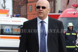 Raed Arafat, in sedinta cu Comandamentului Judetean pentru Situatii de Urgenta, pentru a gestiona situatia cu nava scufundata in Portul Midia 