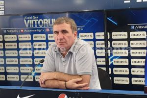 In fotbal sa vorbeasca cine se pricepe!:  Gica Hagi - Doar in tara fac valva. Dupa granita nu-i cunoaste nimeni“
