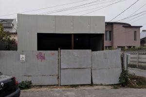 TÂRGOVIȘTE: Magherniţele de tablă răsar şi în Centrul Vechi, în aria de protecţie a monumentelor