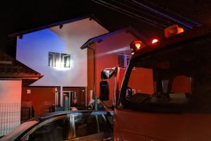 Incendiu la o casa de tip familial. In interior erau 11 persoane printre care noua copii. Detalii 