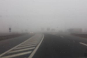 Cod galben de ceaţă în judeţul Sibiu. Pe autostrada Sibiu- Deva se circulă cu dificultate