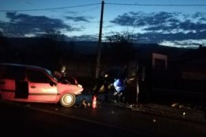 A depăşit la barieră şi a făcut accident