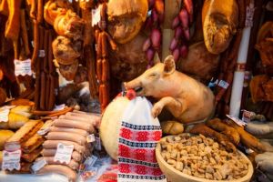 Încep controalele de sărbători în pieţe şi magazine, dar şi pentru comerţul ilicit de pomi de Crăciun