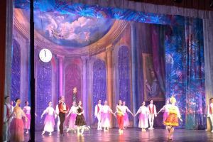 Zeci de solişti ai Teatrului de Operă şi Balet din Kiev, aplaudaţi îndelung la Suceava, ...