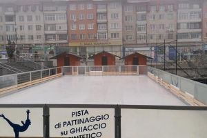 Patinoarul cu suprafaţă teflonată, din Centru, se deschide de joi, cu acces gratuit