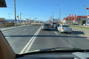 FOTO Viaţa satului la Sibiu – O turmă de oi a blocat traficul pe Alba Iulia