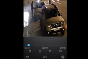 Femeie filmată la furat în Piteşti!