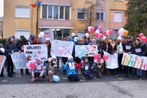 Fii un zid, nu face un zid!”. 16 zile de Activism la Cugir, pentru combaterea violenţei împotriva femeii