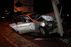 Accident mortal! Un sătmărean şi-a pierdut viaţa, după ce a intrat cu maşina într-un stâlp