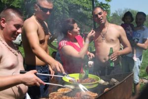 Manelele şi grătarele au fost interzise în aer liber pe domeniul public. Cum vi se pare noua hotarare?