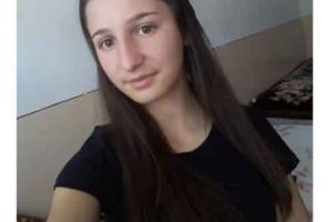 O elevă din Piteşti şi-a luat cărţile şi a dispărut