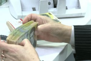 Închisoare pentru patronii care nu plătesc taxele şi contribuţiile. Proiectul a trecut de Senat