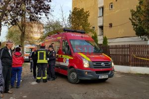 Explozie într-un apartament din Satu Mare. Pompierii şi ambulanţa, la faţa locului