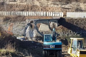 VIDEO Podul de la Racoviţa a fost demolat