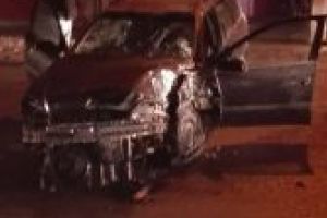 Accident mortal! Un bărbat a intrat cu maşina într-un stâlp