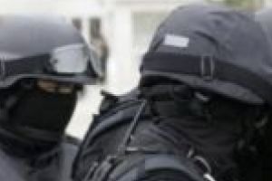 Descinderi la Anina! Tineri, inclusiv minori, suspectaţi de furt din locuinţe