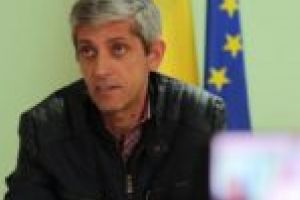 Scandal într-o comună din Caraş-Severin! Oamenii acuză primarul că le-a furat pădurea!