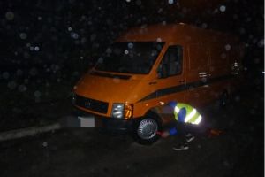 FOTO Razie împotriva microbuzelor şi camionetelor! Amenzi pentru maşinile de marfă şi de transport persoane parcate noaptea pe străzile din Botoşani