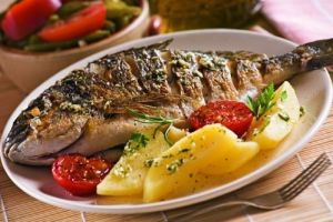 De ce mâncăm peşte în Postul Crăciunului? Peşte la cuptor