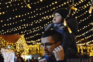 Vin sărbătorile, vin! Târgul de Crăciun se deschide vineri seară cu pornirea iluminatului festiv
