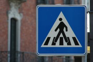 Femeie acroşată de un autoturism la Odorheiu Secuiesc, pe o trecere pentru pietoni