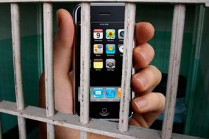 DOSAR PENAL pentru un bărbat din Teiuş, reţinut de poliţişti, după ce acesta şi-a însuşit un telefon mobil găsit pe stradă