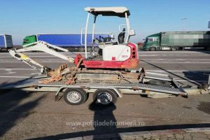 Mini-excavator, în valoare de peste 50.000 lei, căutat în Italia, confiscat în Vama Petea
