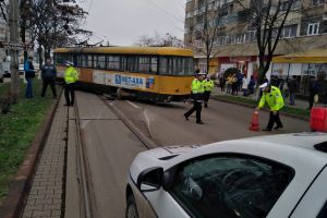 FOTO Încă un tramvai a deraiat la Botoşani. Circulaţia este îngreunată pe Calea Naţională