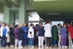 Protest la Spitalul Judeţean după schimbarea lui Marius Craina! Noul director încă nu a ajuns la lucru