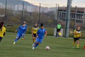 Trag şi fetele cortina