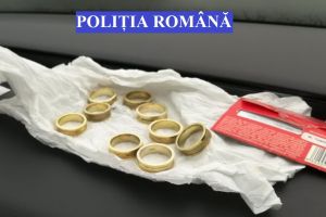 FOTO Case de amanet păgubite de mai mulţi indivizi. Cum reuşeau să amaneteze tinichele