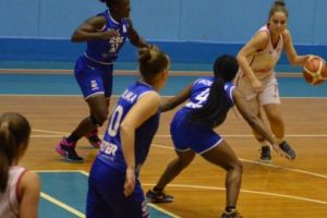 Sub coş, fără răgaz