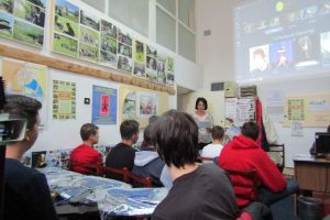 FOTO Tineri botoşăneni, pasionaţi de muzică, învăţaţi cum să se folosească de tehnologie pentru creaţie muzicală