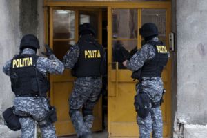 Perchezitii in Prahova, la grupare de hoti din locuinte si societati comerciale