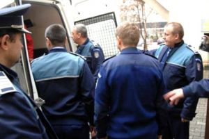 Riscă ani grei de puşcărie pentru 400 de lei