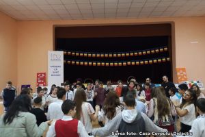 Descoperind matematica in simbolistica portului popular din Romania